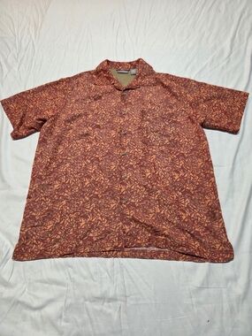 Casual Short-Sleeve Button-Down Shirt in Rust Leaf Print
